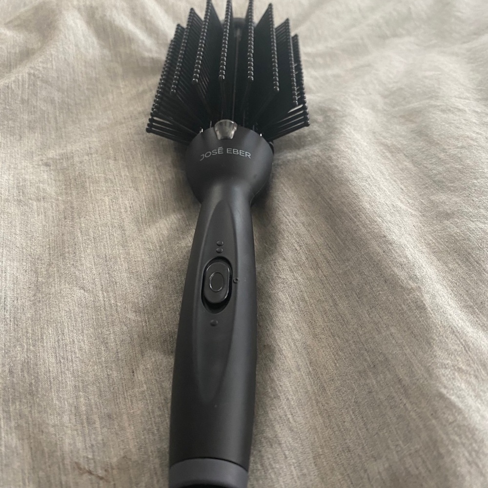 4 in 1 volumizing hot brush from Jose Eber